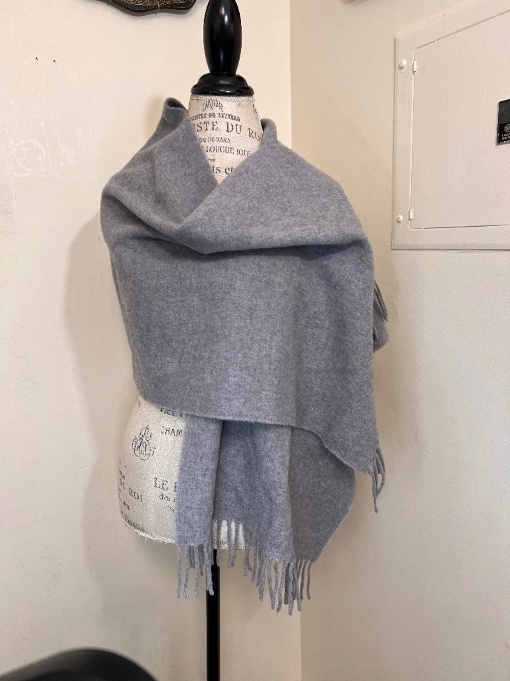 Firenze La Fiorentina solid grey 100% wool scarf wrap with fringe - so soft!